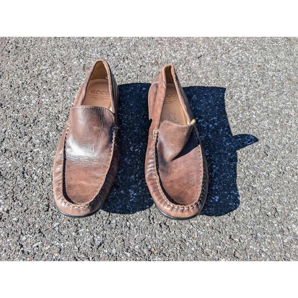 Ecco Leather Loafers Size 42 in good condition.